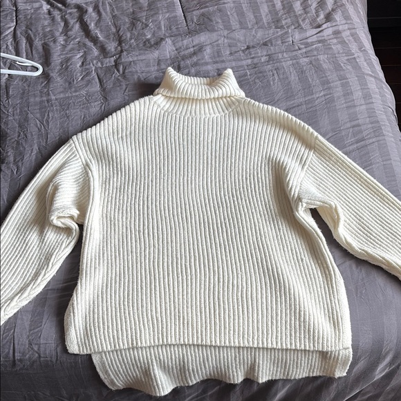 H&M Cream Ribbed Turtleneck Sweater - Picture 3 of 4